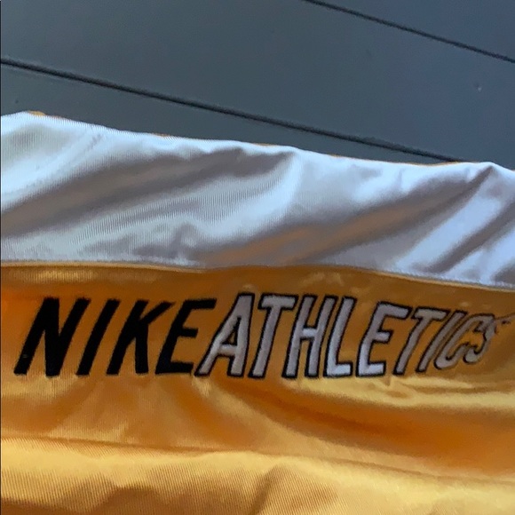 Nike kids Basketball shirt and shorts - Picture 4 of 8